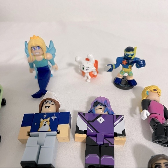 Roblox‎ Lot of Figures Accessories and Misc Toys Skateboards Playtime EUC - Picture 4 of 5